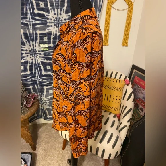 Women’s Jane & Delancey Orange Plaid Button Down with Zebras Whimsical Sz M 🧡🦓 - Picture 6 of 7